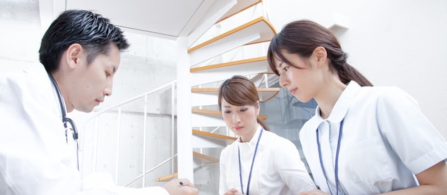 高給与★年間休日120日以上♪落ち着いた環境☆療養型病床併設の病院です♪